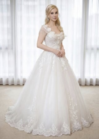 018-Dramatic-A-Line_Spaghetti-Strap_Tiered-Horsehair-Skirt-asian-bridal-hire