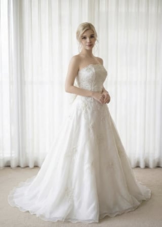 060-Dramatic-A-Line_Strapless-Sweetheart_All-Over-Sequin-Lace-asian-bridal-hire