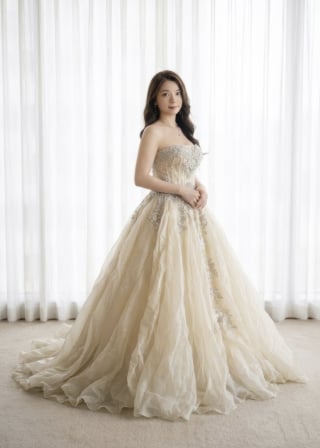 083-Dramatic-A-Line_Strapless_Champagne-Gold_Silver-Metallic-Embroidery-asian-bridal-hire