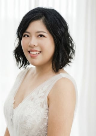 10-Clean-and-natural-makeup-style-for-Asian-wedding-focusing-on-perfect-skin-prep-and-glow