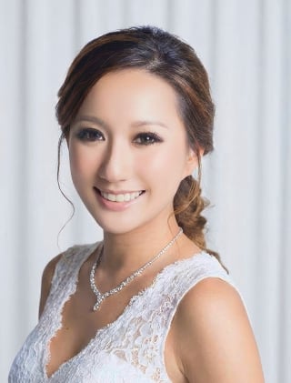 6-2-Luminous-base-makeup-for-Asian-bride-creating-a-youthful-and-fresh-appearance