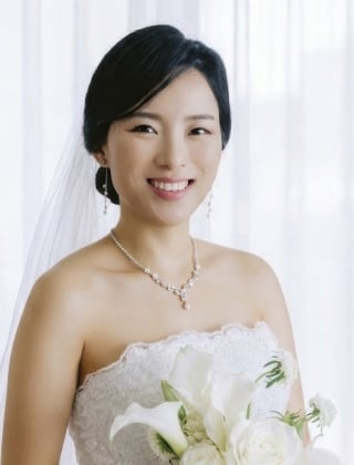 78-Elegant-half-up-half-down-wedding-hairstyle-with-loose-curls