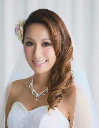78-Romantic-bridal-makeup-using-soft-rosy-hues-to-create-a-gentle-blushing-look
